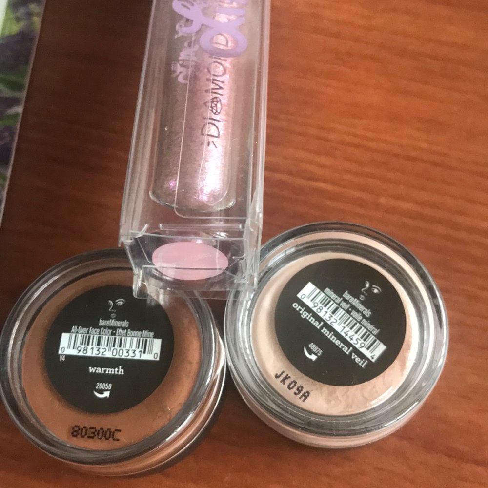 Cosmetics - Picture 2 of 7